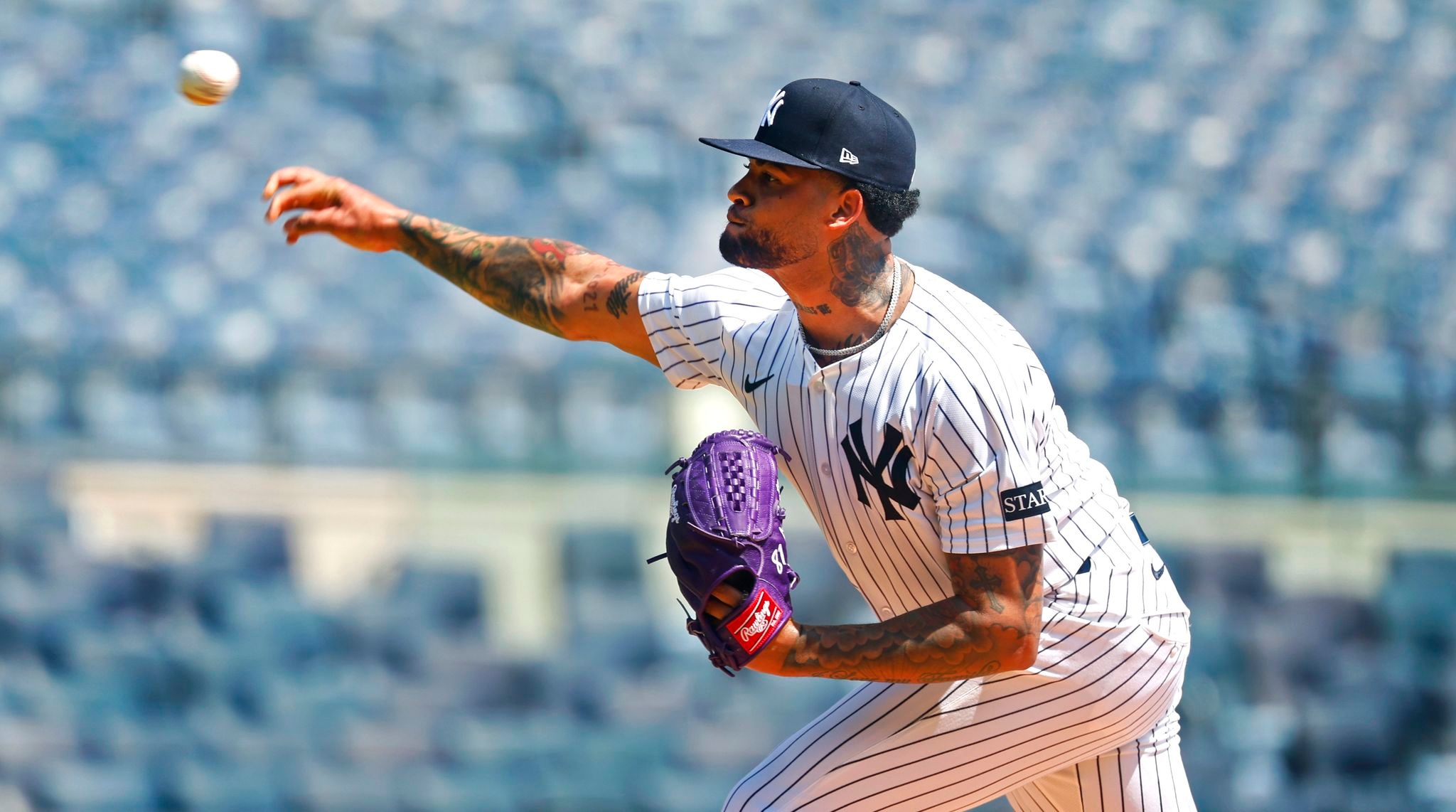Yankees RHP Luis Gil faces hitters for 1st time since straining his right lat