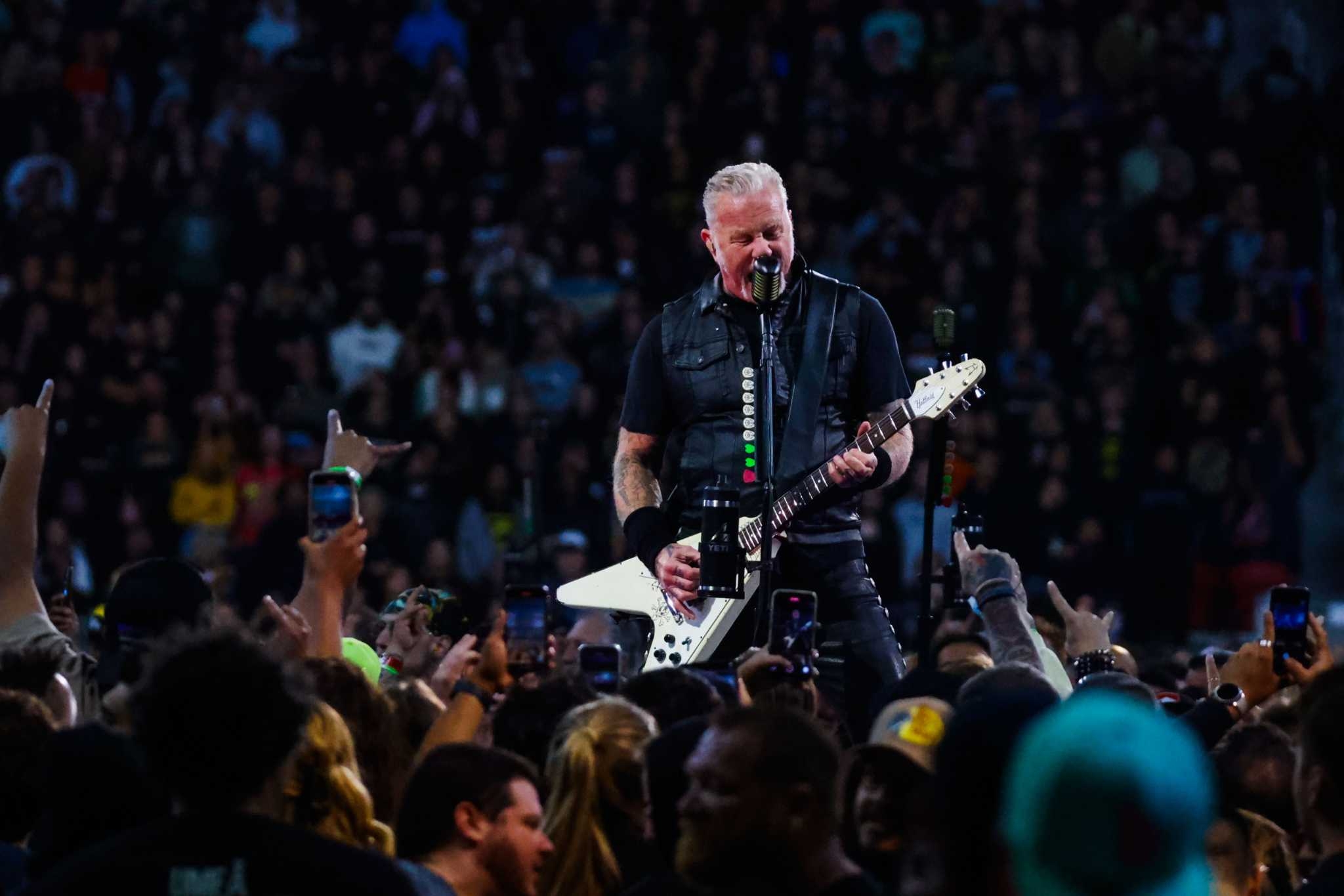 Review: Metallica omits its biggest hit on first night of Levi's Stadium stand