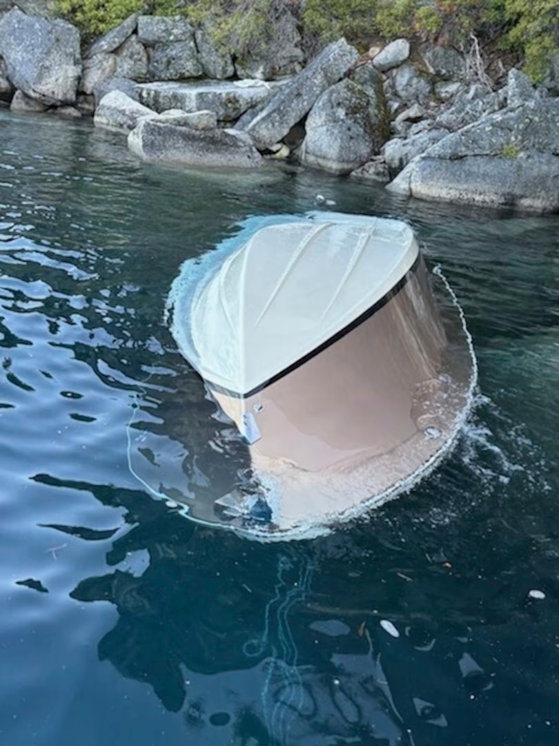 6 reported dead and 2 missing after a boat capsizes on Lake Tahoe in California