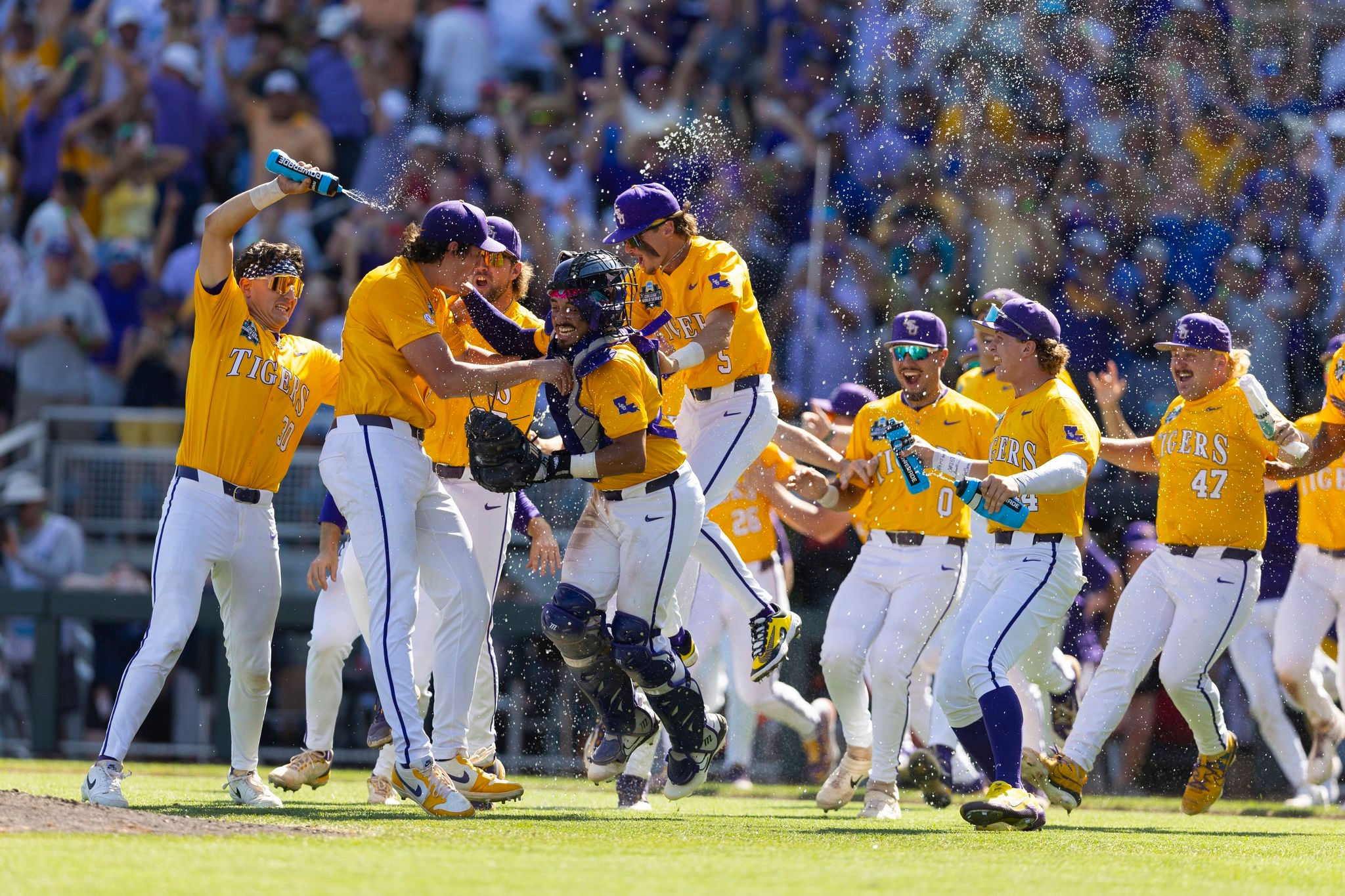LSU sweeps Coastal Carolina in CWS finals for its 2nd national title in 3 years and 8th overall