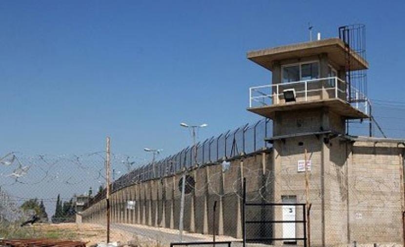 مركز حقوقي يحمل الاحتلال المسؤولية عن حياة أسرى أصيبوا بالتصدي لصواريخ إيرانية