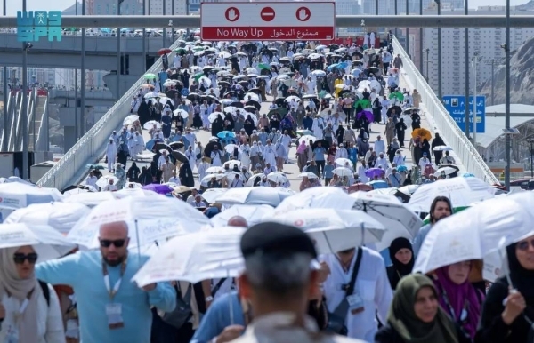 Pilgrims perform ritual of stoning at Jamarat on second day of Tashreeq