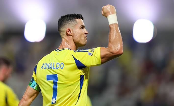 رونالدو يقترب من تمديد عقده مع النصر