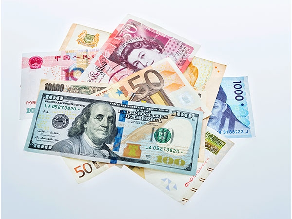 India's forex reserves inch closer to record high; jumps to $699 billion