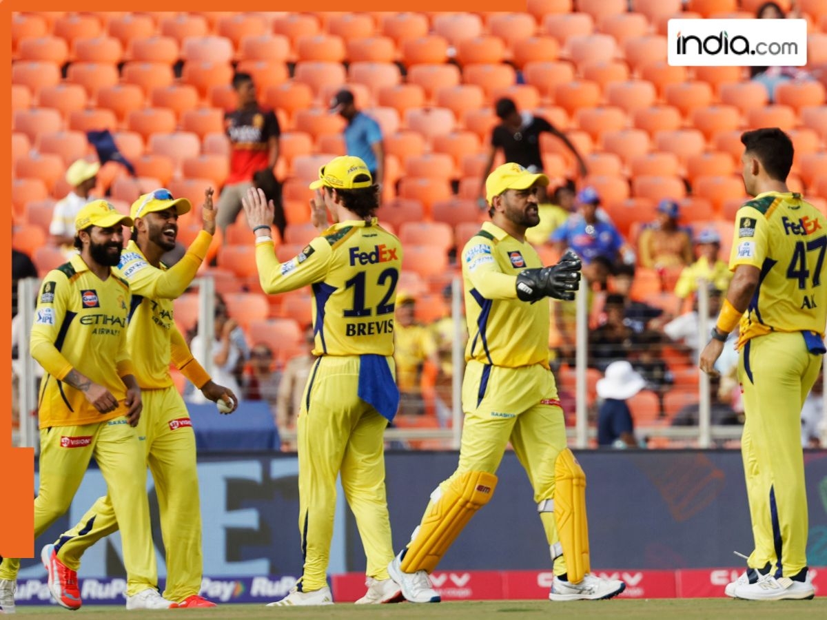 Dhoni set to be REPLACED as CSK captain by..., star player currently gets salary of...