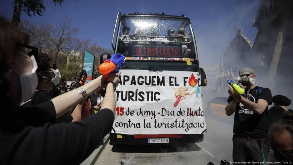 Large anti-tourism protests planned across Spain  – DW – 06/12/2025
