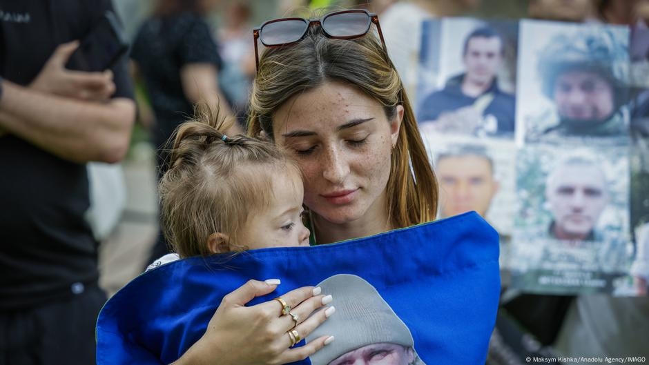 Ukrainian women search for loved ones missing in action – DW – 06/19/2025