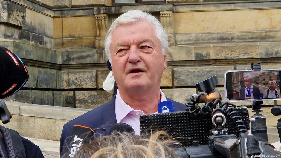 German court to rule on banned right-wing extremist magazine – DW – 06/10/2025
