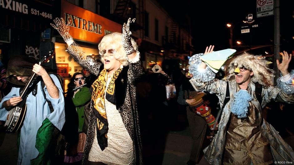 Drag queen rabbi provokes with human message – DW – 06/16/2025