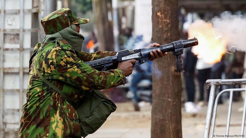 Kenya: Officer held after man shot at anti-brutality rally – DW – 06/17/2025