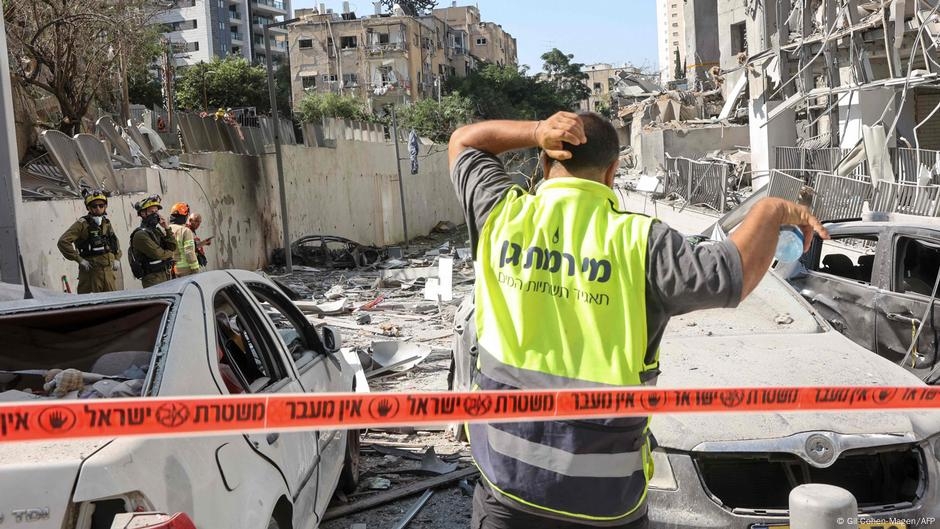 إيران وإسرائيل: جهود التهدئة تسابق الطائرات والصواريخ – DW – 2025/6/20