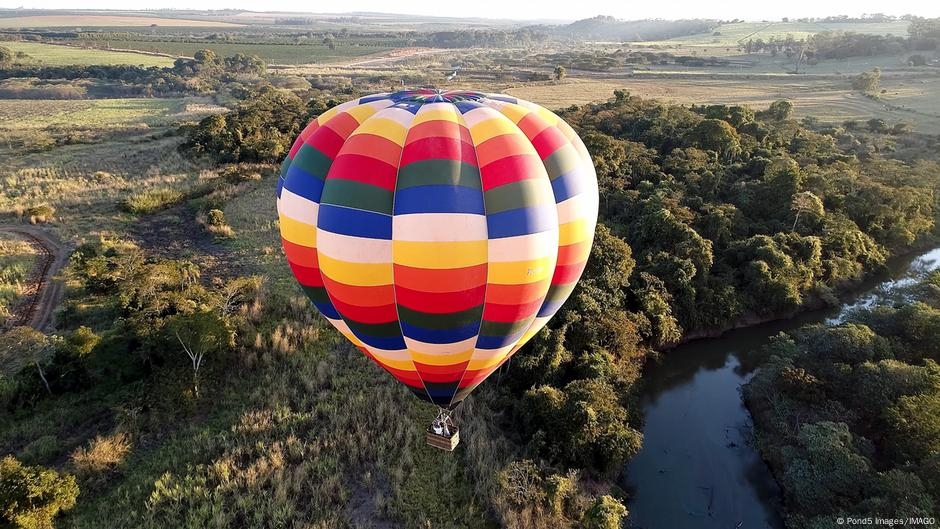 Brazil: Eight killed, 13 injured in hot air balloon crash – DW – 06/21/2025