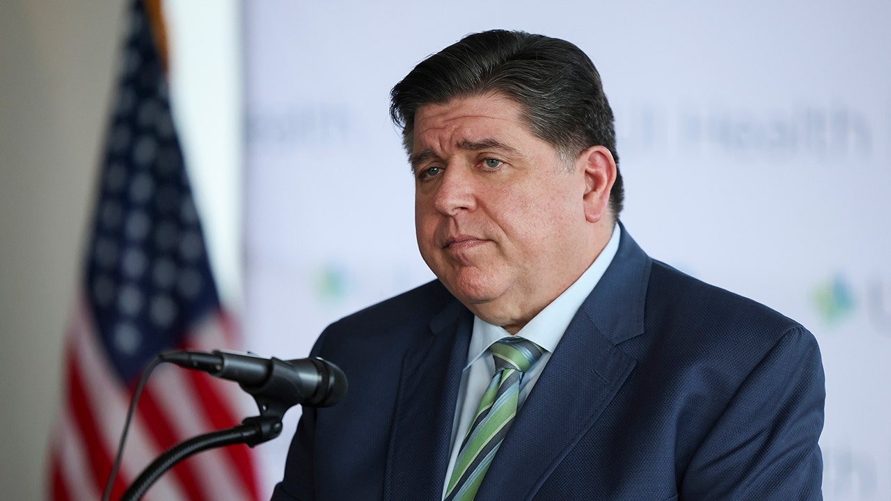 Chicago resident fires back at liberal governor's pledge to shield migrants from ICE raids