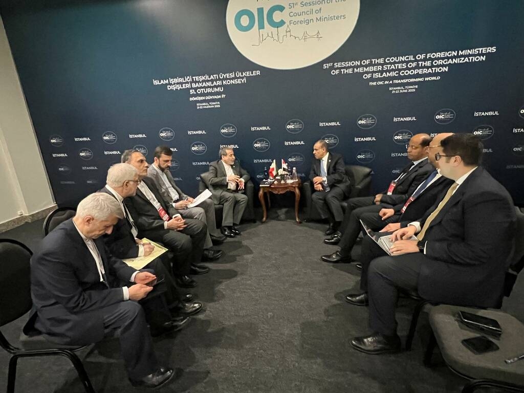 مصر وإيران تتفقان على مواصلة التشاور لاحتواء الأزمة النووية