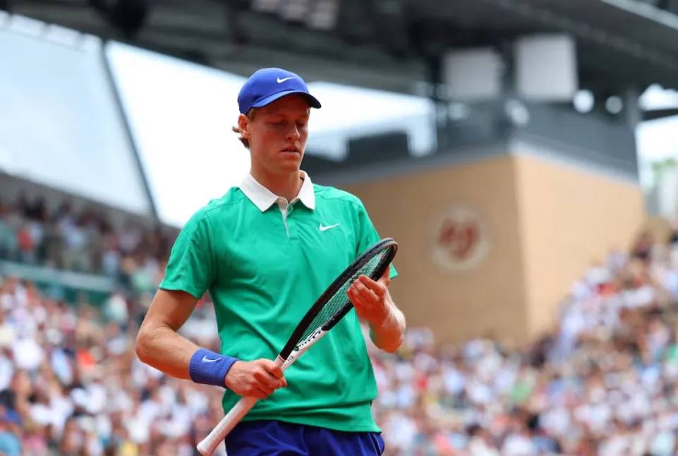 World Number One Sinner Obliterates Lehecka to Reach French Open Fourth Round