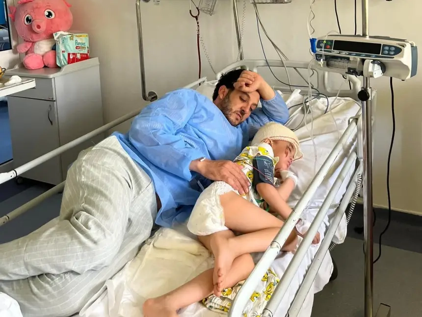 والد الطفلة غيثة يكشف الحقيقة ويكذب الإشاعات في أول خروج علني له بعد تضامن المغاربة مع عائلته