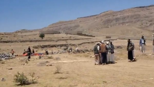 صنعاء.. مليشيات الحوثي تستولي بالقوة على أراضي مواطنين في بني مطر