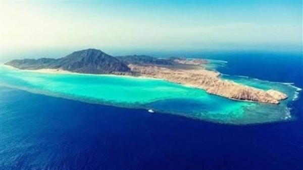 جزيرة زبرجد المصرية.. كنز طبيعي وتاريخي في قلب البحر الأحمر