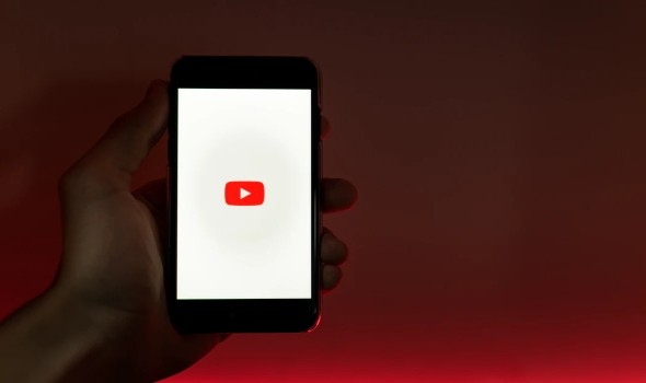 يوتيوب تعاقب مستخدمي أدوات حظر الإعلانات بتأخير تشغيل مقاطع الفيديو