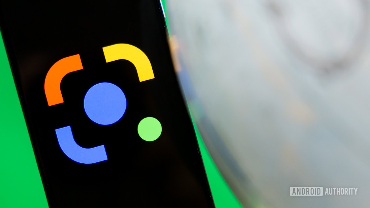 This Google Lens tweak looks perfect for one-handed operation (APK teardown)