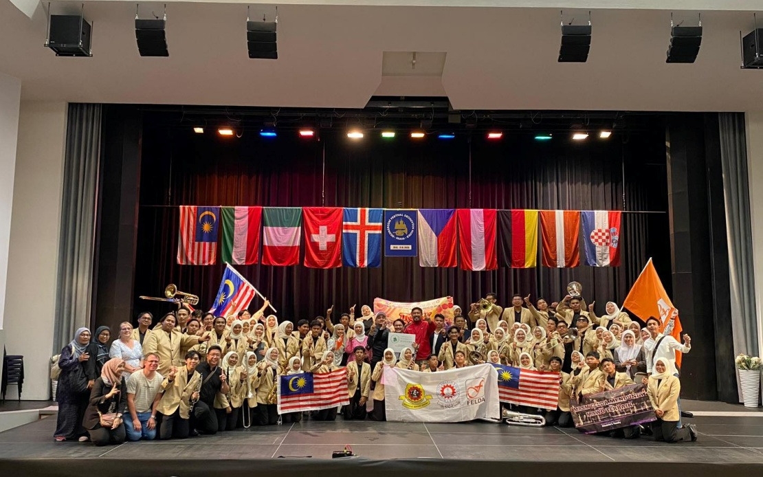 Fahmi Congratulates MRSM Ulul Albab Felda Trolak Orchestra On Gold Win In Prague