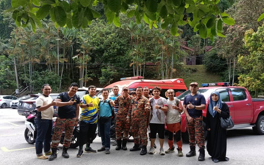 Firemen Rescue Two Youngsters Lost In Forest After They 'Whatsapp' Their Location