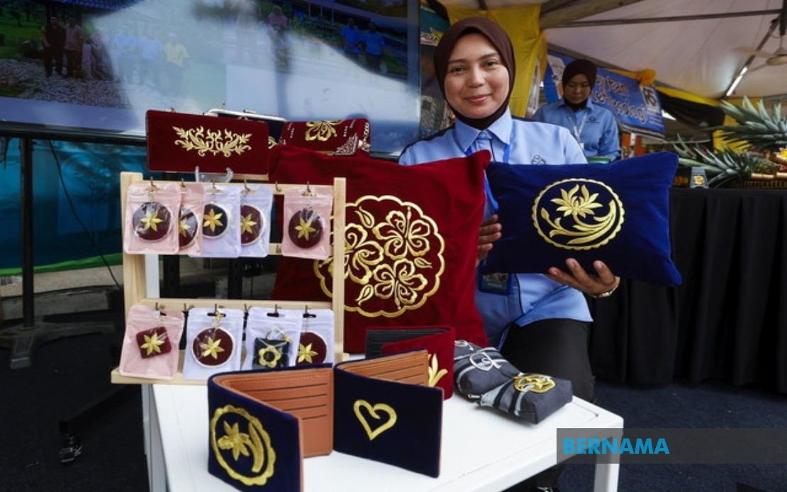 Gold Thread Embroidery Products By Tapah Prison: An Attraction At Perak PMR 2025 In Lumut