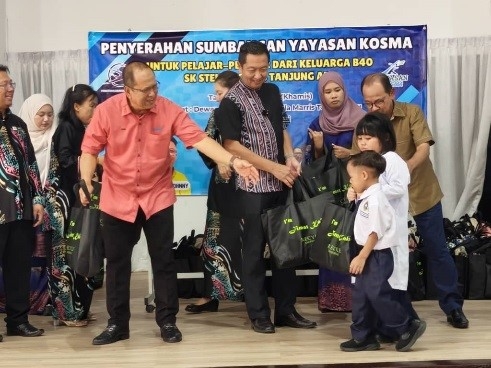 Pahang NGO chips in with school supplies: 58pc of Stella Maris students comprise Muslims