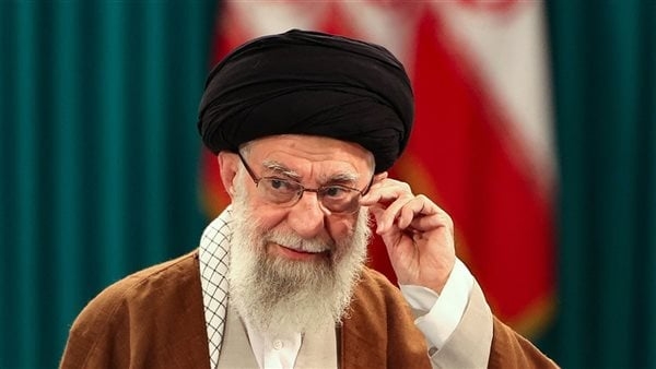 خامنئى يحدد خلفاءه المحتملين فى حال اغتياله.. ومجتبى لا بينهم