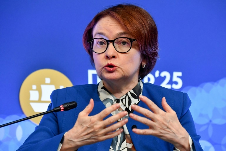 Russian government, central bank spar over economic downturn