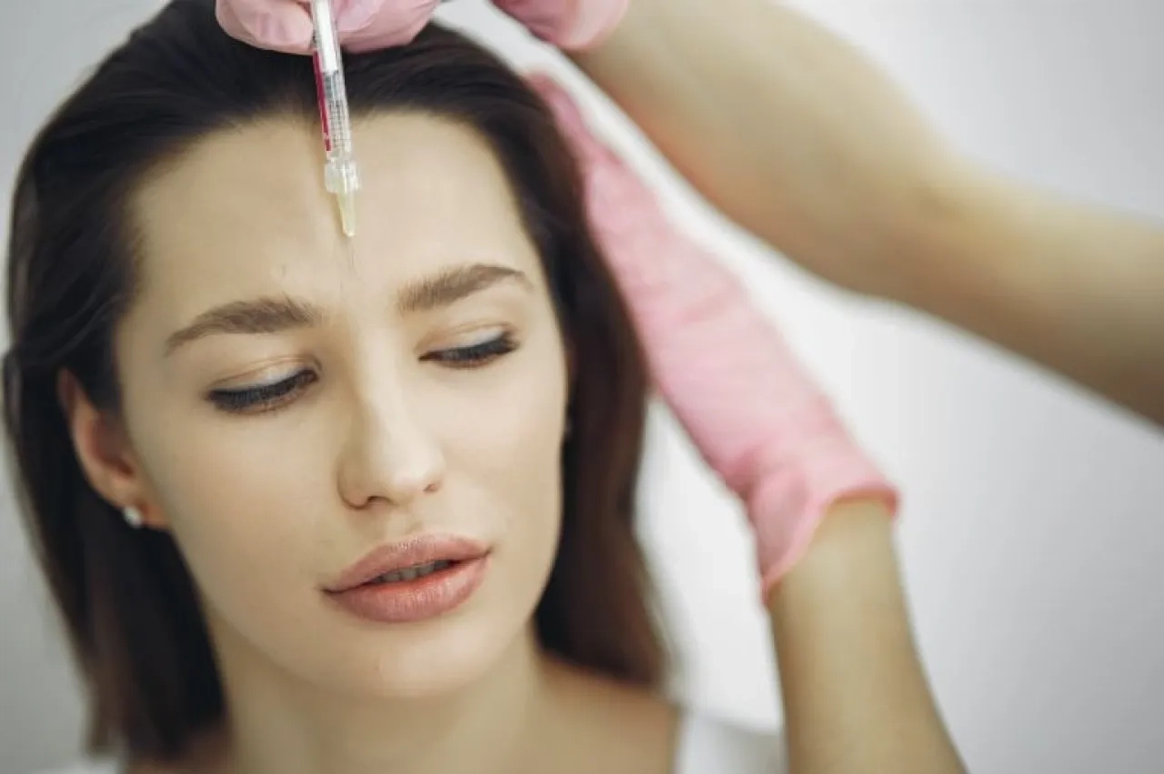 اصابت 14 شخصا .. آثار جانبية خطيرة لحقن البوتوكس