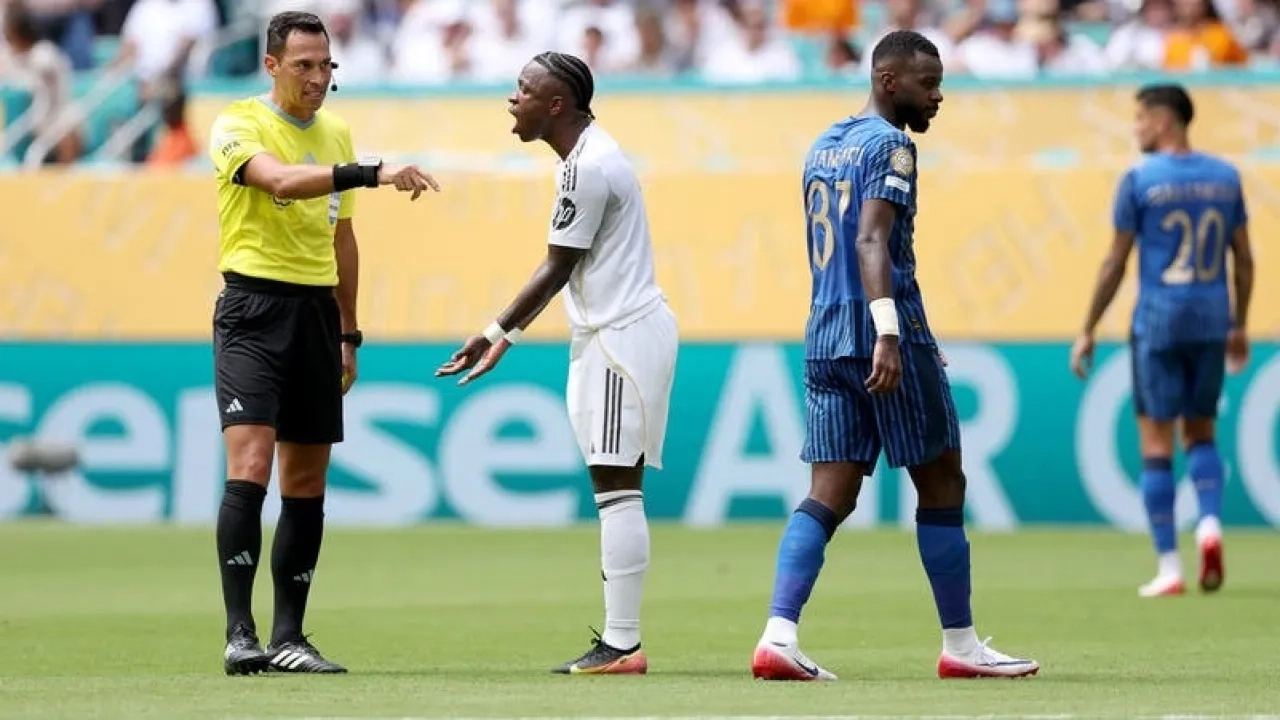 ريال مدريد لا يحتمل.. "فينيسيوس اصمت.. وتوقف عن التمثيل"