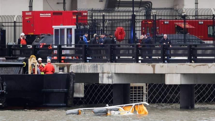 Tourist helicopter crashes into New York's Hudson River, killing all six aboard