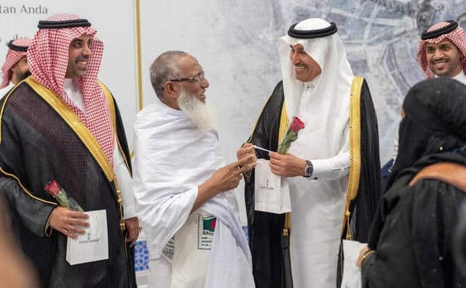 Hajj 2025 Season Begins: Saudi Arabia Welcomes First Pilgrims