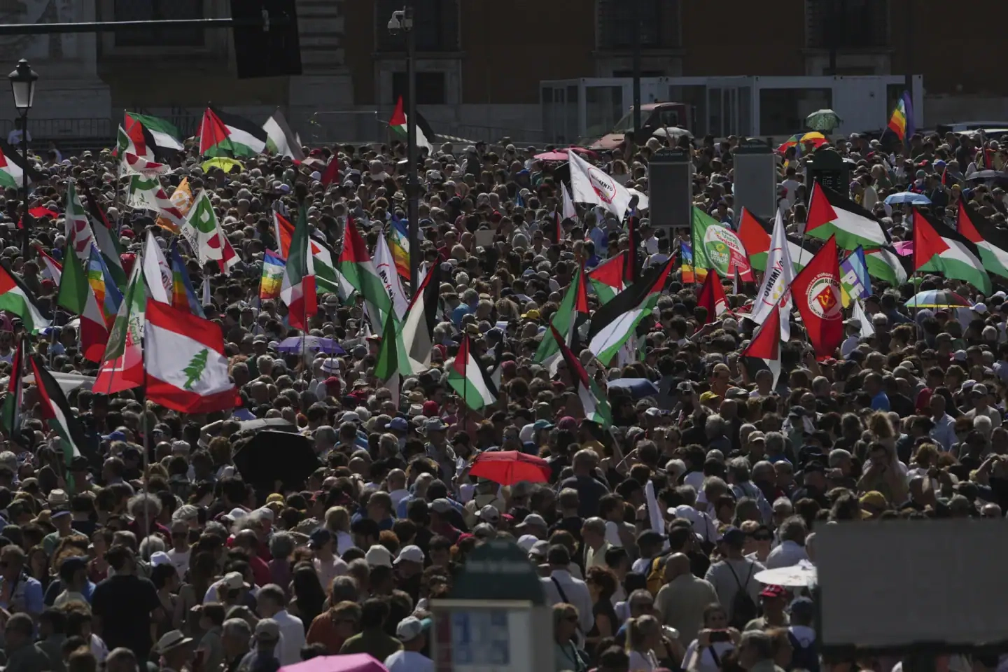 Protesters Gather in Rome for Immediate End to Gaza War