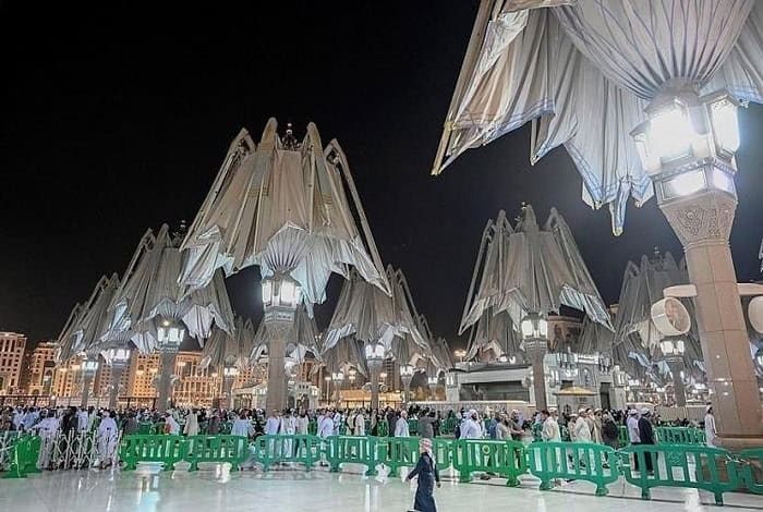 Canopies at Prophet's Mosque Provide Safety, Comfort for Worshippers