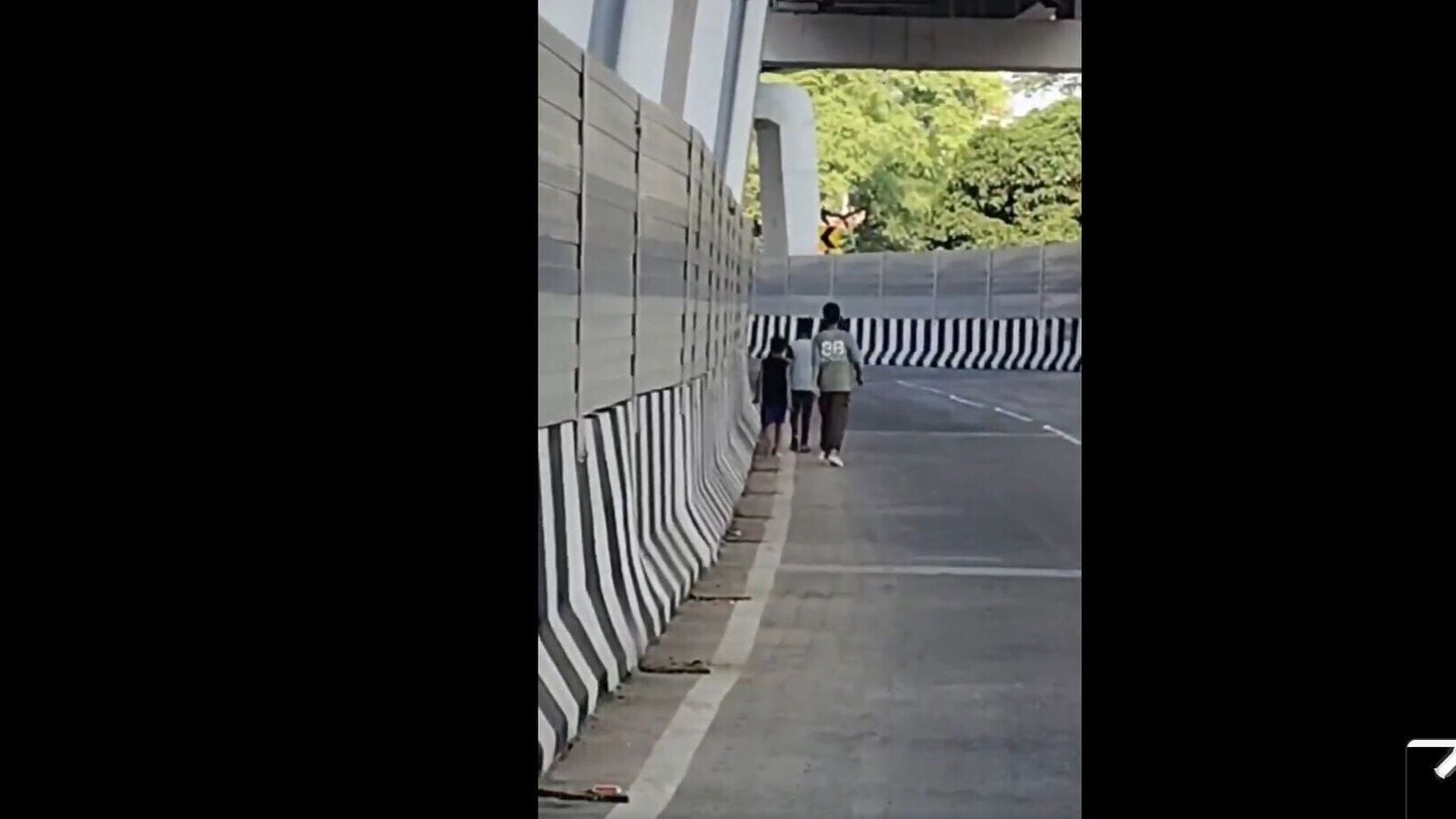 Bihar shocker! Children remove nuts & bolts from ₹422-crore Patna flyover