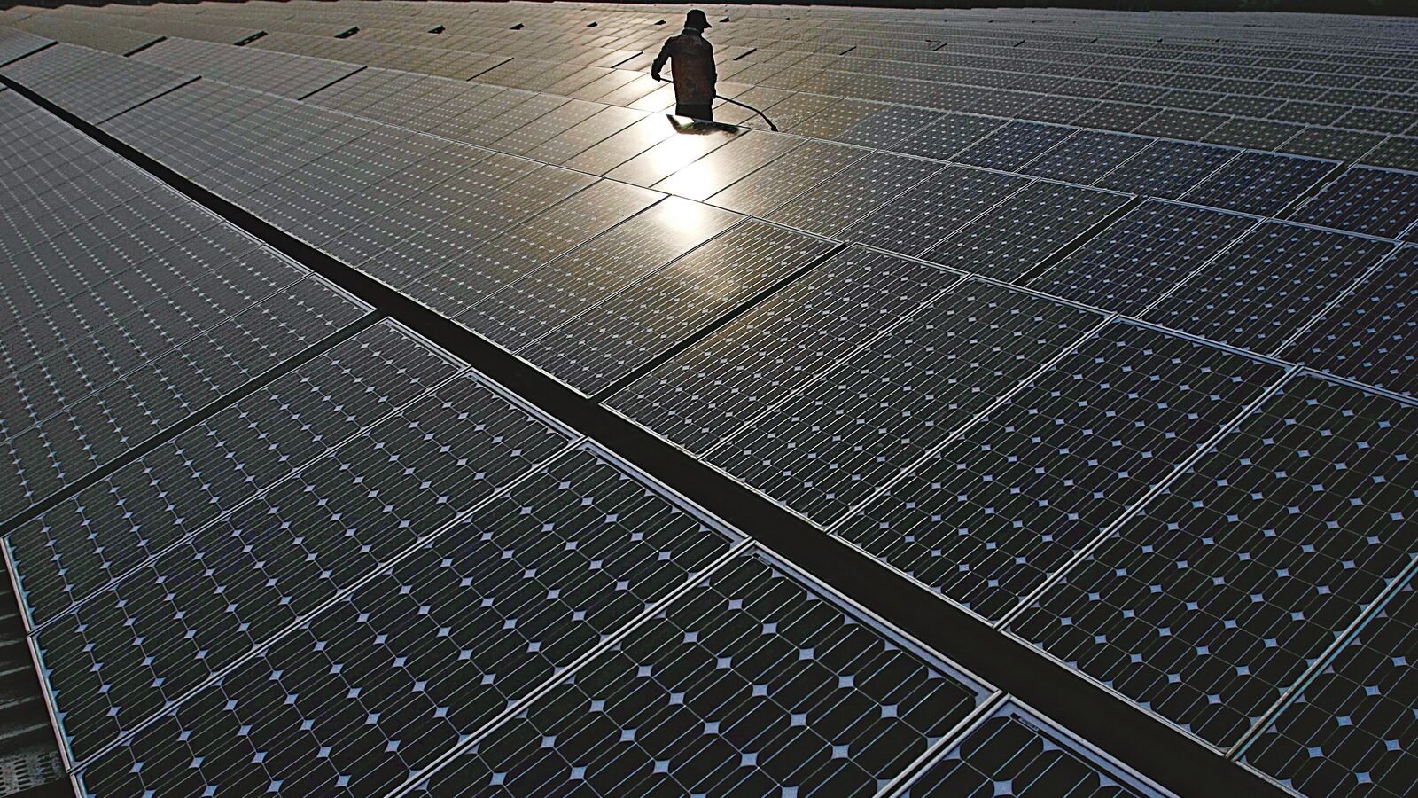 ReNew's profit surges fivefold to ₹313.7 crore in Q4
