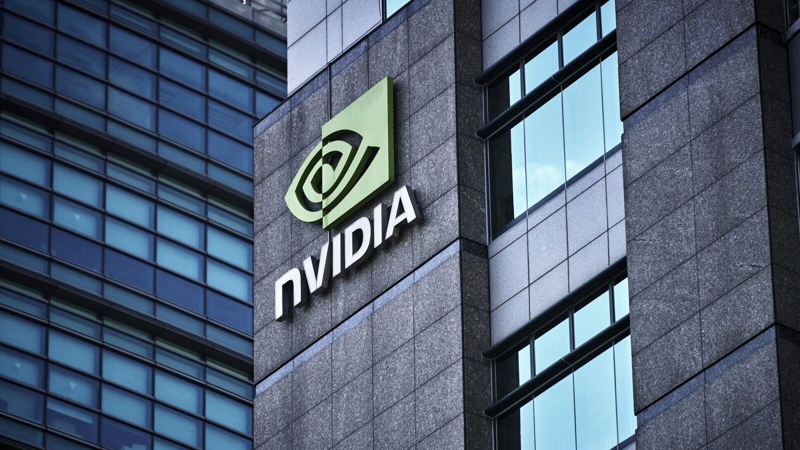 Nvidia share price 3% away from record high. Will it climb to a new peak?