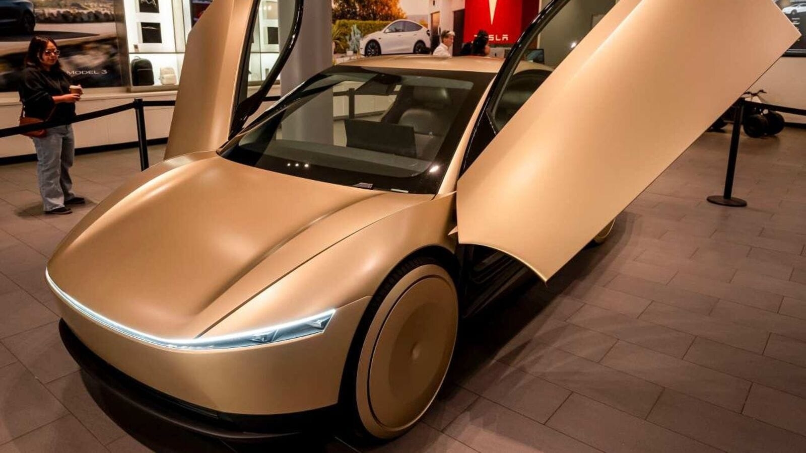 Who will use Tesla's robo-taxi? There are 2 big challenges.