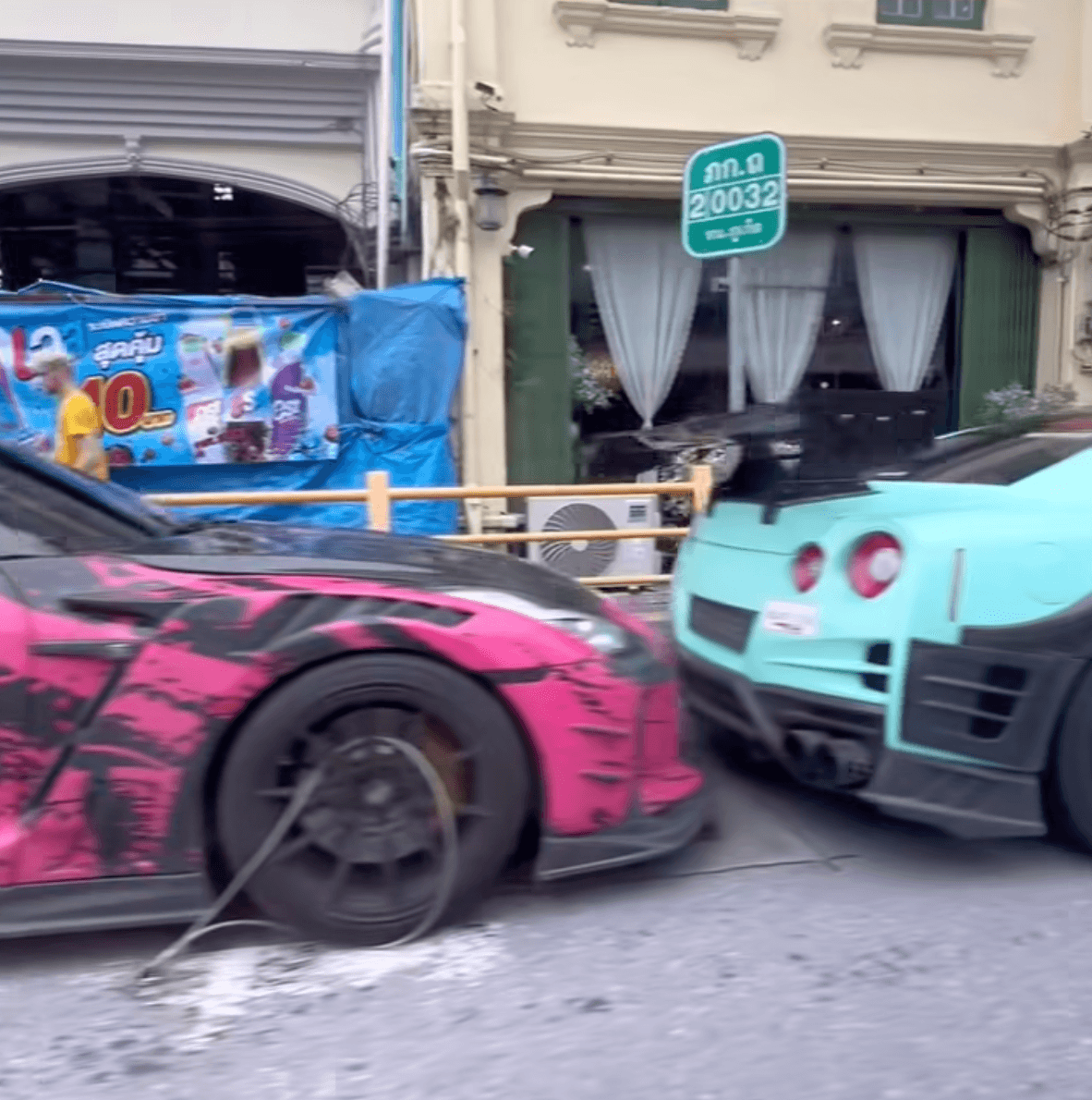 Singapore-registered Nissan GTR convoy clamped and fined in Phuket for illegal parking (VIDEO)