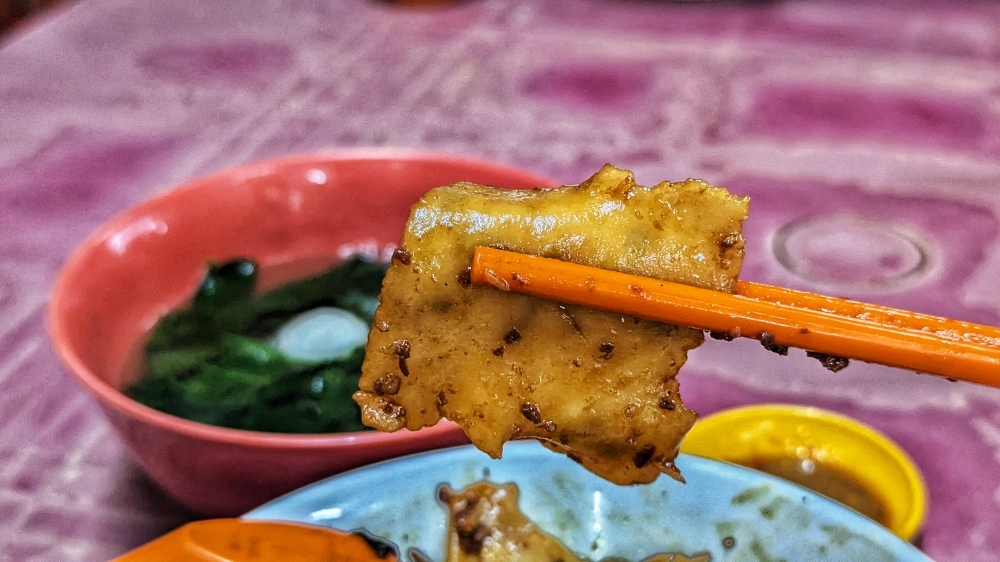 Find a great ‘pan mee' out of a house in Sungai Way, at Kedai Kopi Hoh Piah