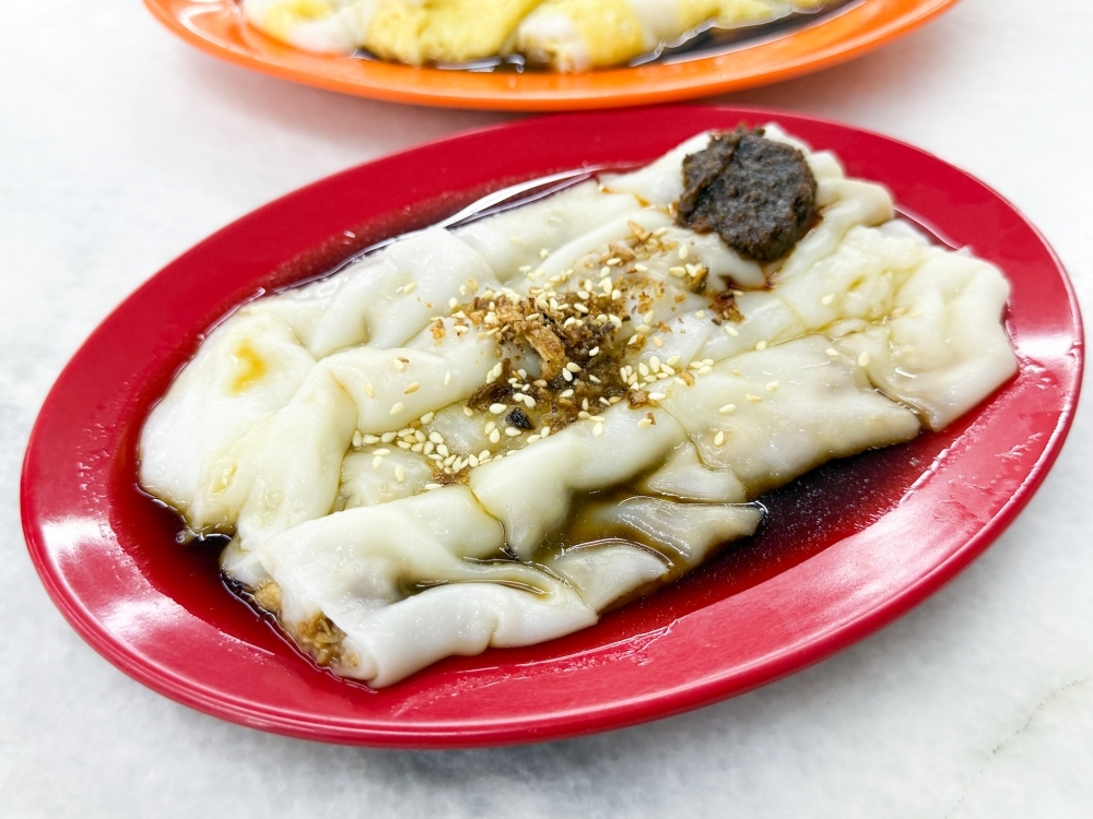 Your breakfast just got better with these slippery steamed rice rolls filled with fresh, juicy prawns at Pandan Indah's Wah Hong Kong Chee Cheong Fun