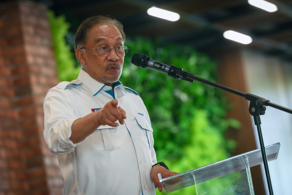 Anwar tight-lipped on new IGP appointment, says decision not final yet