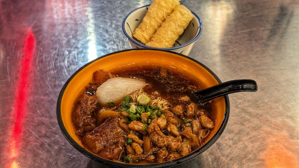 Get your fix of Hong Kong-style cart noodles and peanut butter ‘cheong fun' at Sri Petaling's Luckee