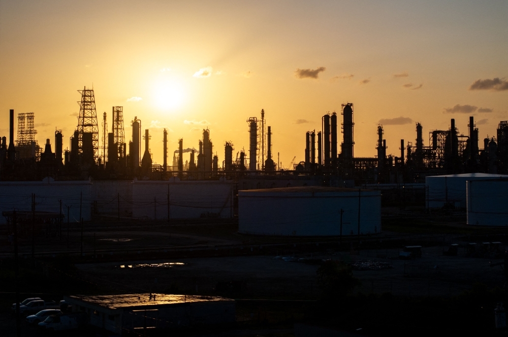Oil drops after Trump opens diplomatic window on Iran