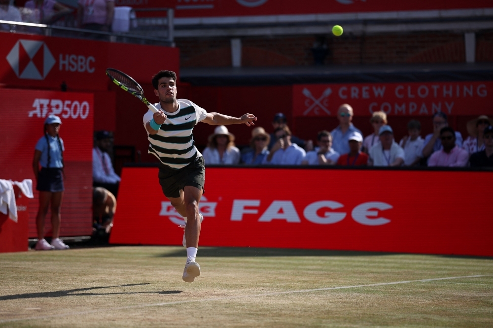 Alcaraz extends winning streak, Draper into semi-finals at Queen's
