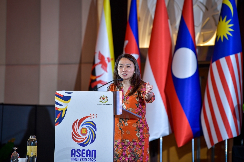 No more mall training: Road to Gold panel to secure private venues for pro shuttlers, says Hannah Yeoh