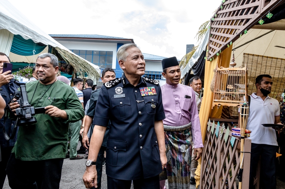 Selangor cops probe deepfake video falsely linking ex-IGP Acryl Sani to ‘Datuk' money scam