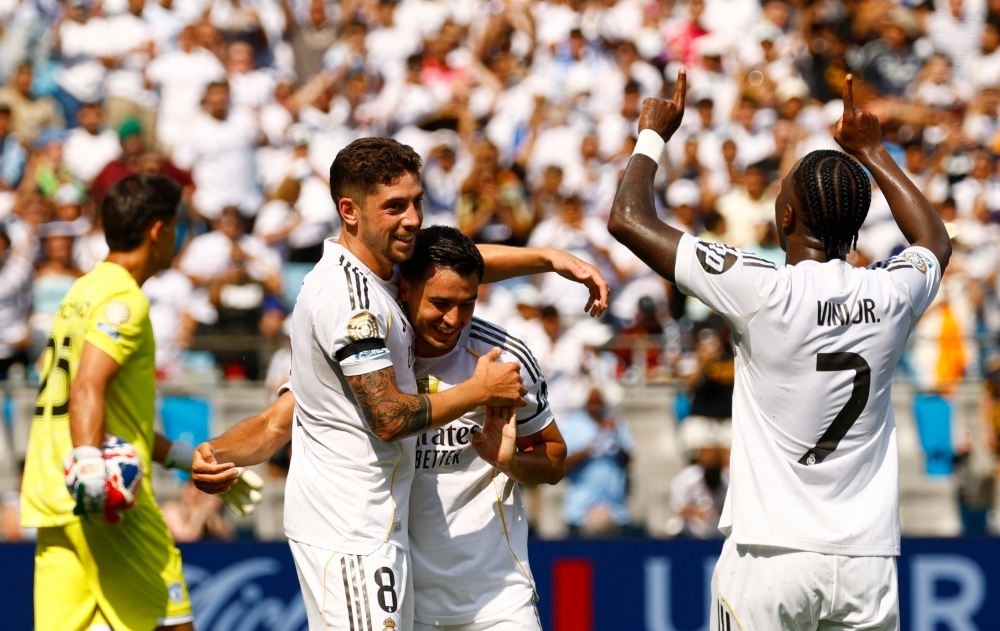 Ten-man Real Madrid outclass Pachuca to stay on Club World Cup course